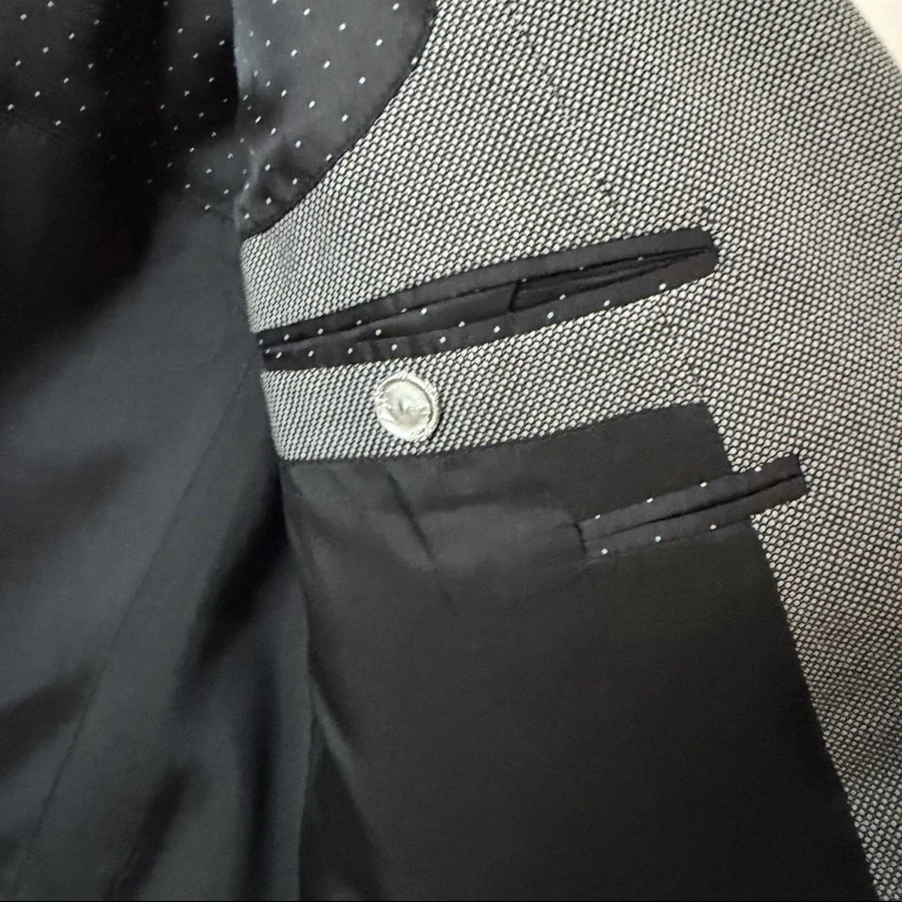 Hugo Boss Men’s 40R Gray Virgin Wool Blazer – Clean Modern Slim Silhouette Fit